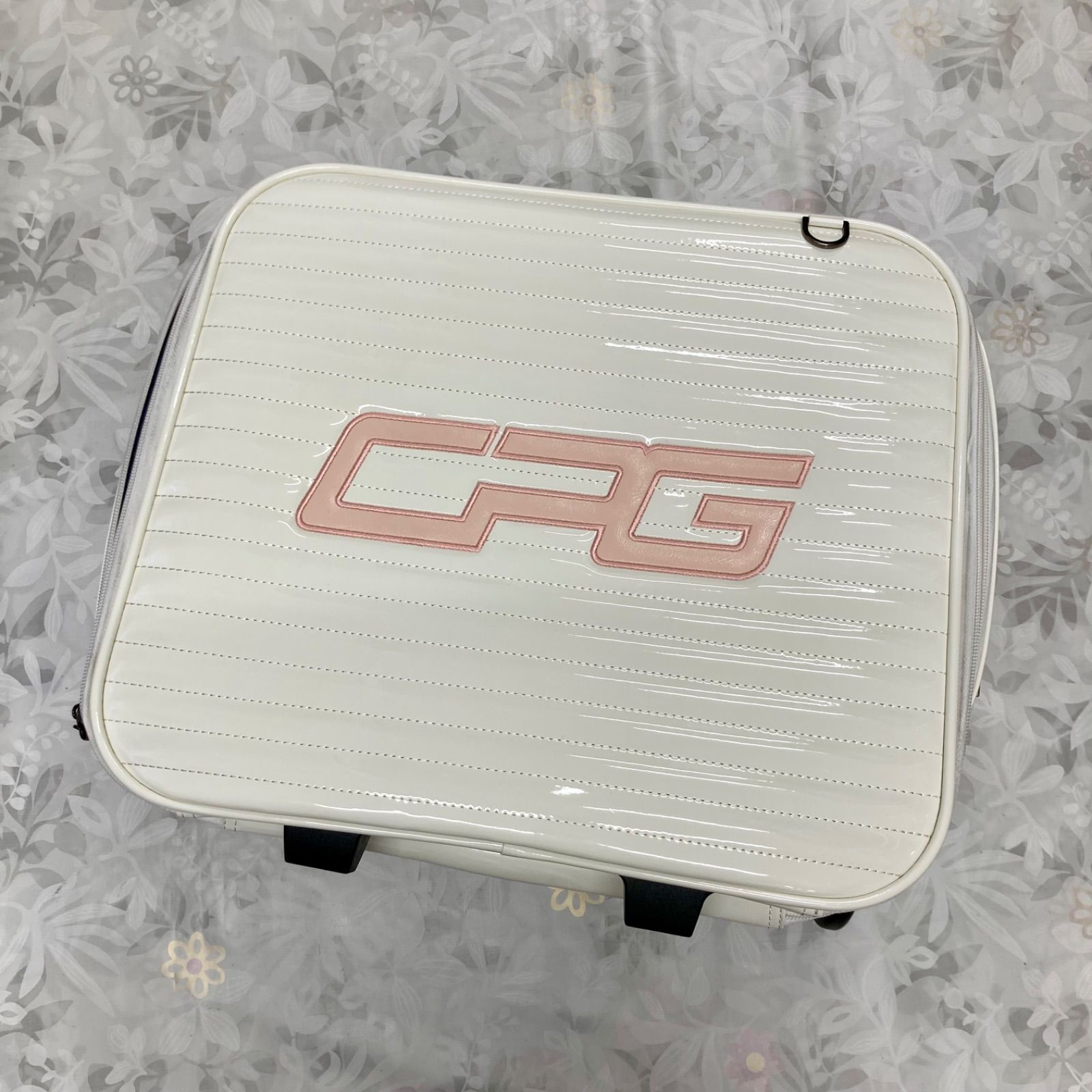 CPG GOLF ホワイト 白 キャリーバッグ ビッグロゴソフト キャリーケース レディース スーツケー タグ ロック付