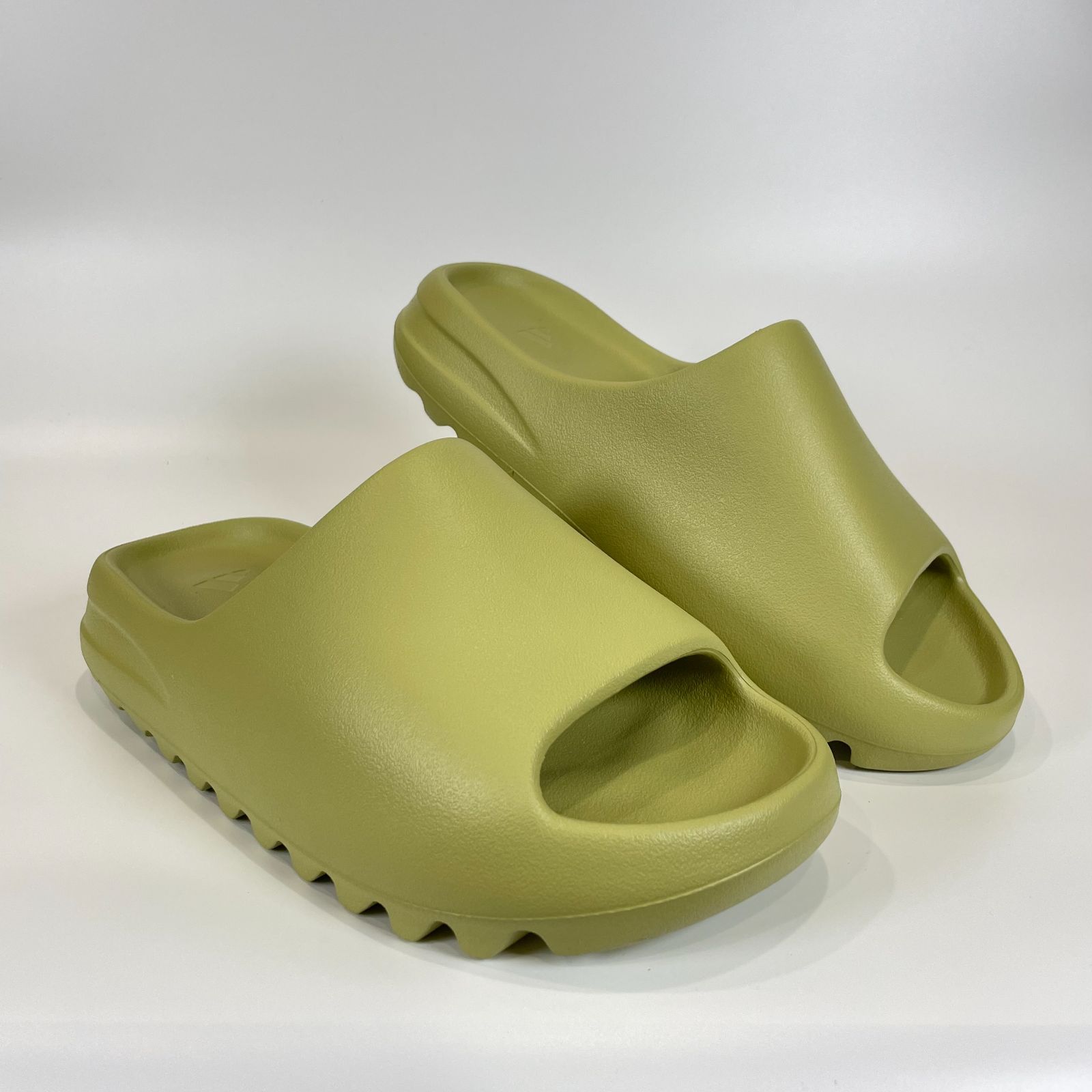 adidas YEEZY Slide Resin FZ5904