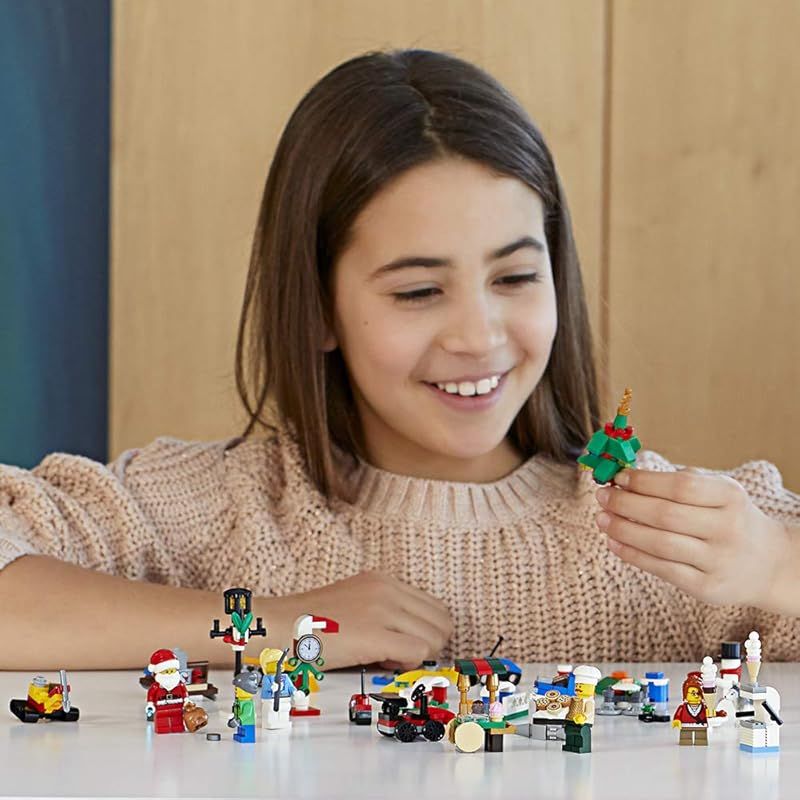 LEGO City アドベントカレンダー 60201 2018年版 ミニフィギュア 小さな組み立ておもちゃ クリスマスカウントダウンカレンダー 子供用 313ピース