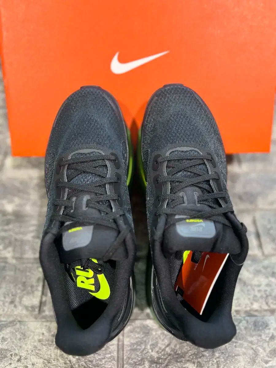 265 ナイキ ボメロ ブラック アイアン グレー