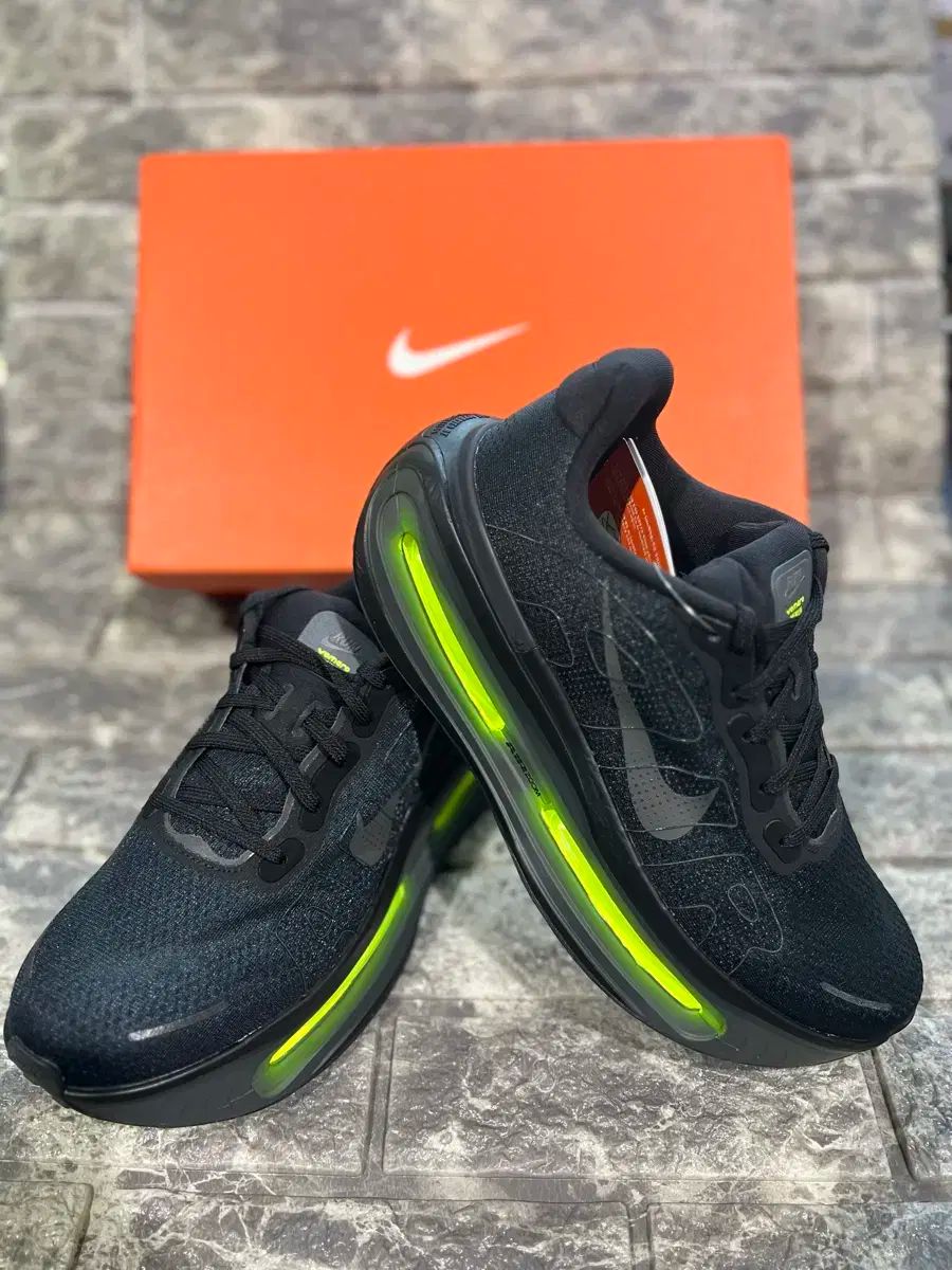 265 ナイキ ボメロ ブラック アイアン グレー