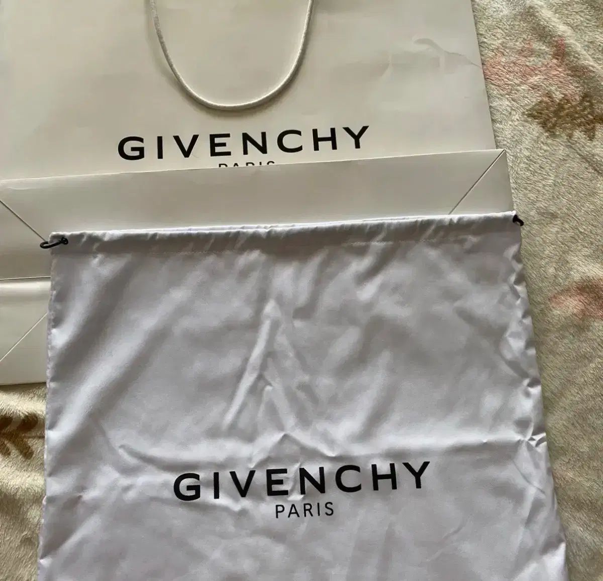 ジバンシィ アンティゴナ