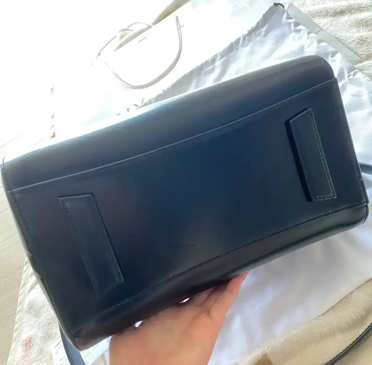 ジバンシィ アンティゴナ カーフスキン ミディアム GINKGOPHARMACY_COM