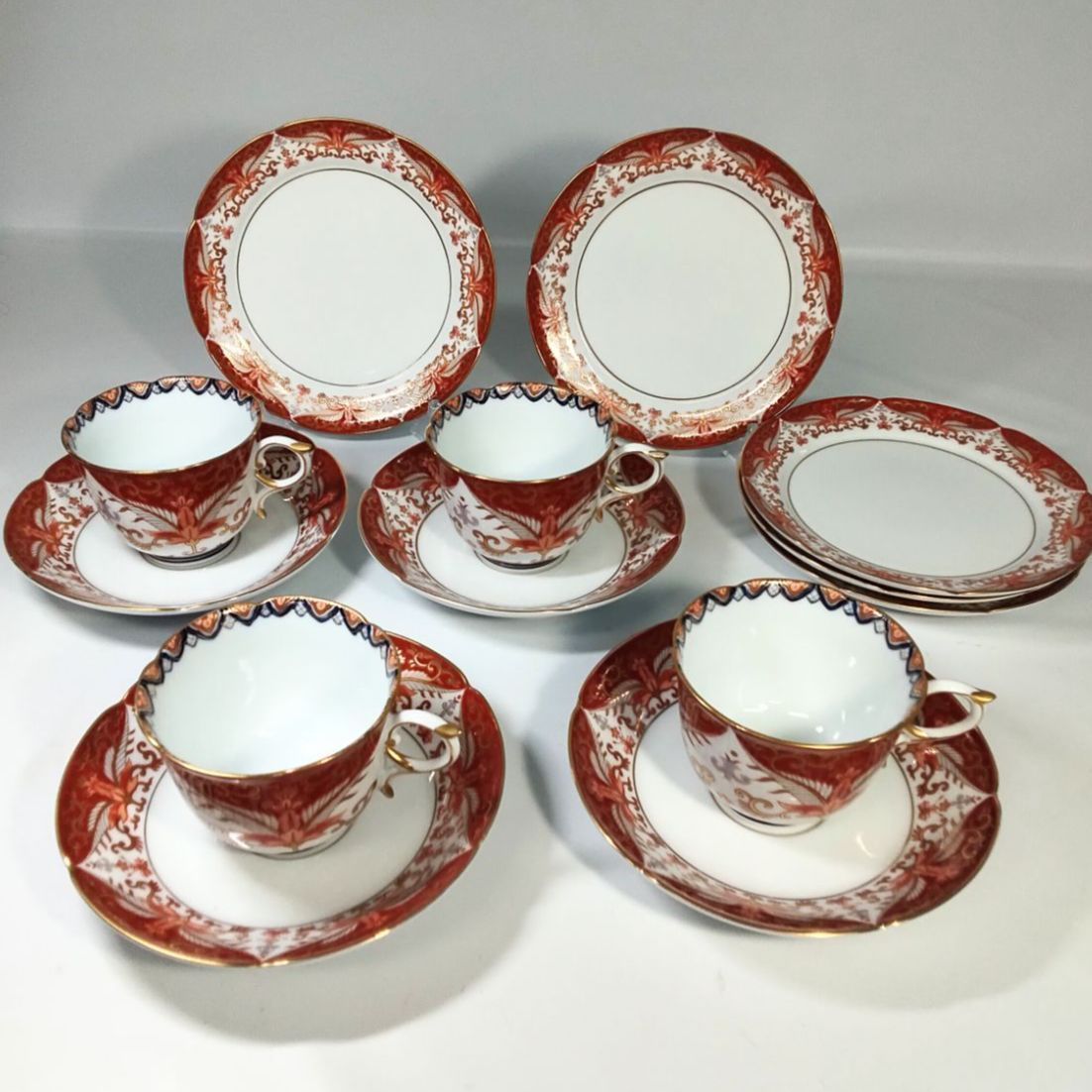 『海うー特価』　其泉　鹿鳴館『赤濃金彩 唐草』　カップ&ソーサー　ミート皿　5組 海うー特価』 其泉 鹿鳴館『赤濃金彩 唐草』 カップ&ソーサー ミート