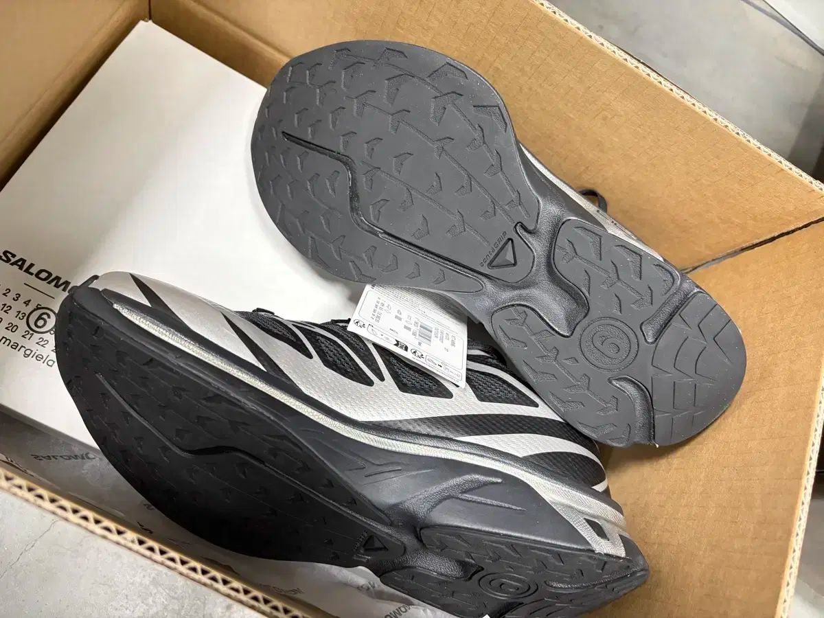 サロモン メゾンマルジェラ 255