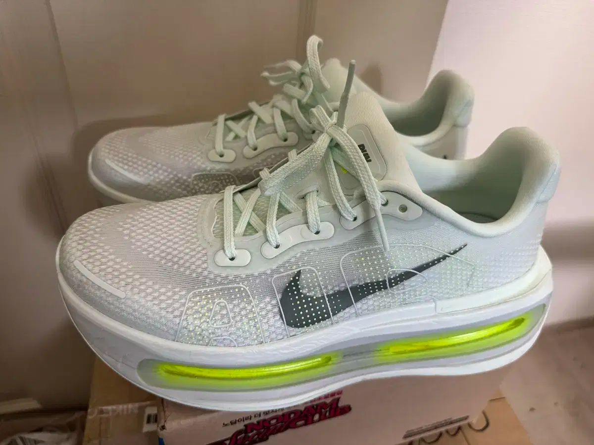 ナイキ ボメロ 270mm