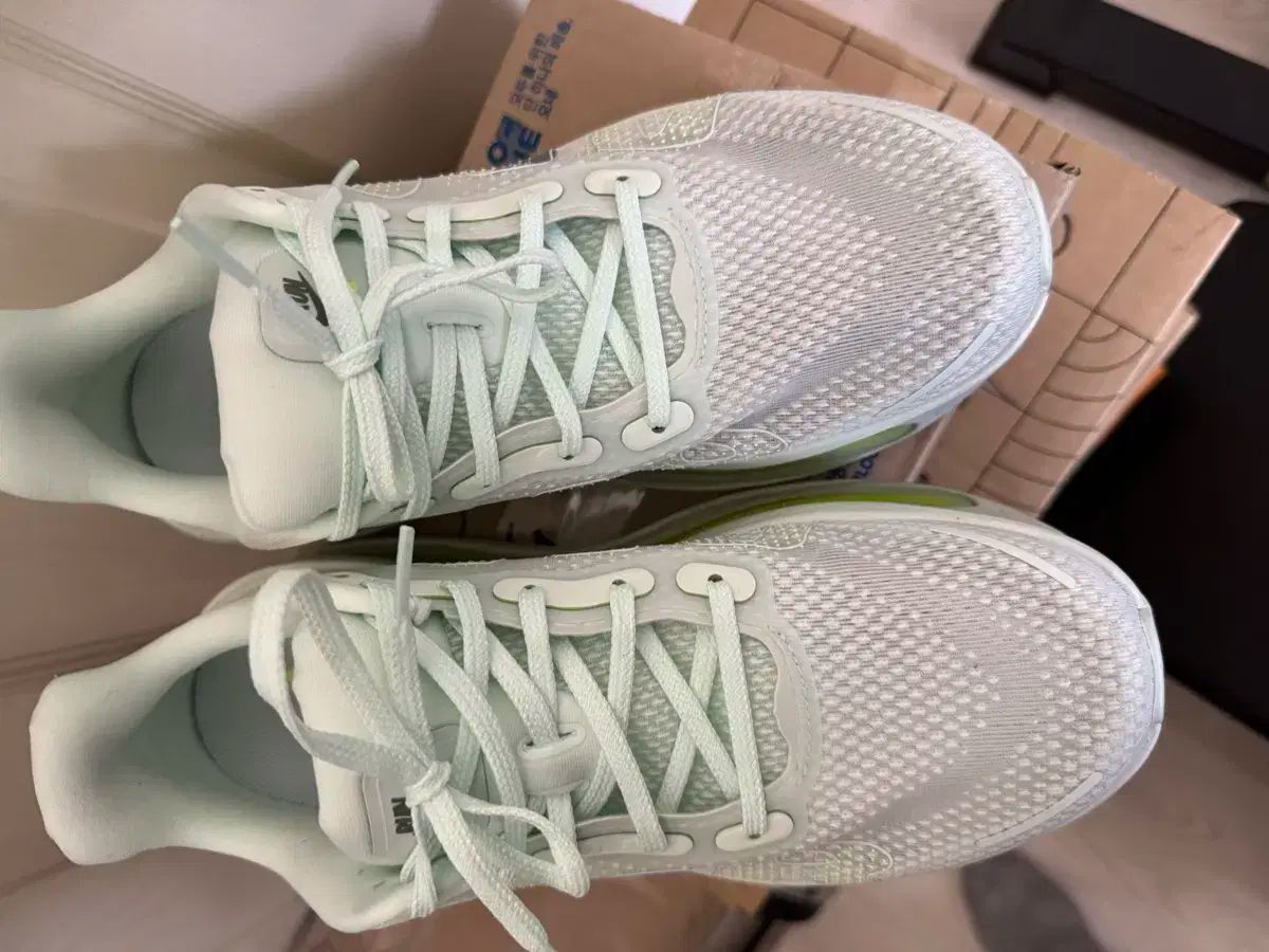 ナイキ ボメロ 270mm