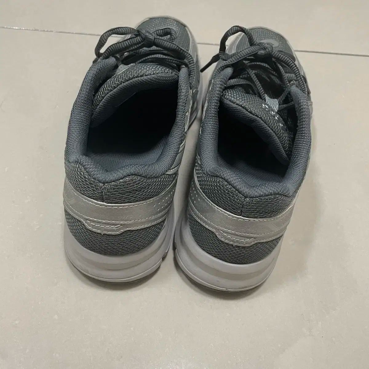 アシックス ジョグ