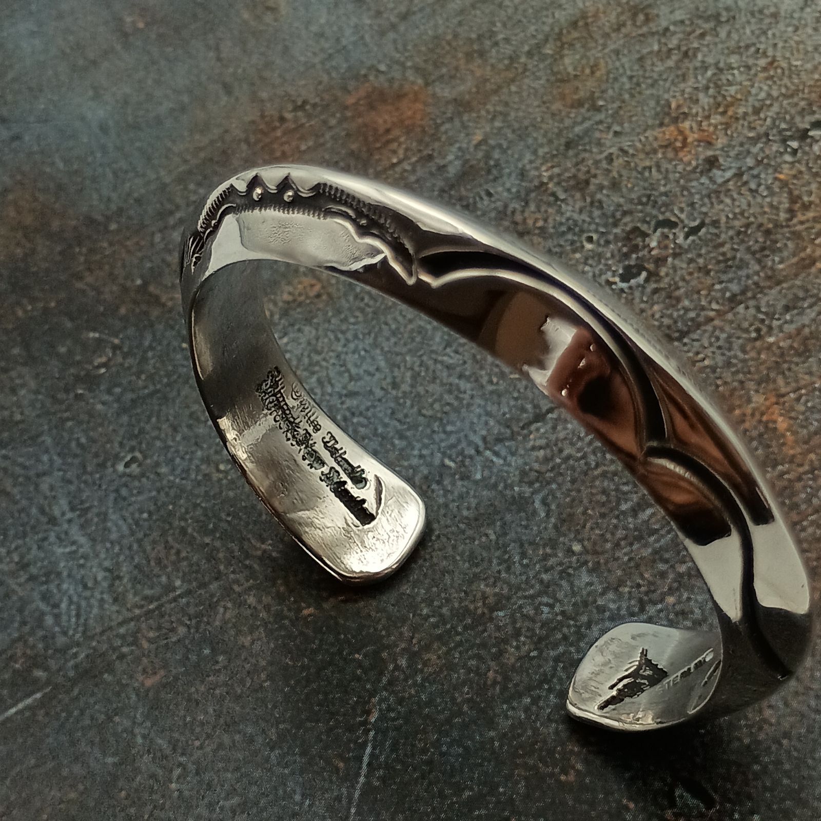 ナバホ　NAVAJO ビンテージ　バングル　シルバーブレスレット ナバホ NAVAJO ビンテージ バングル シルバーブレスレット - メルカリ