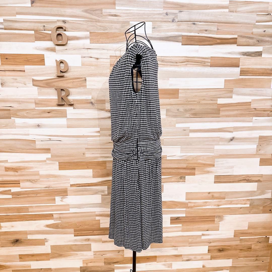  23区 イレギュラー ドット ノースリーブ ワンピース ビジネス 総柄 黒×白 ノースリーブ ひざ丈ワンピース