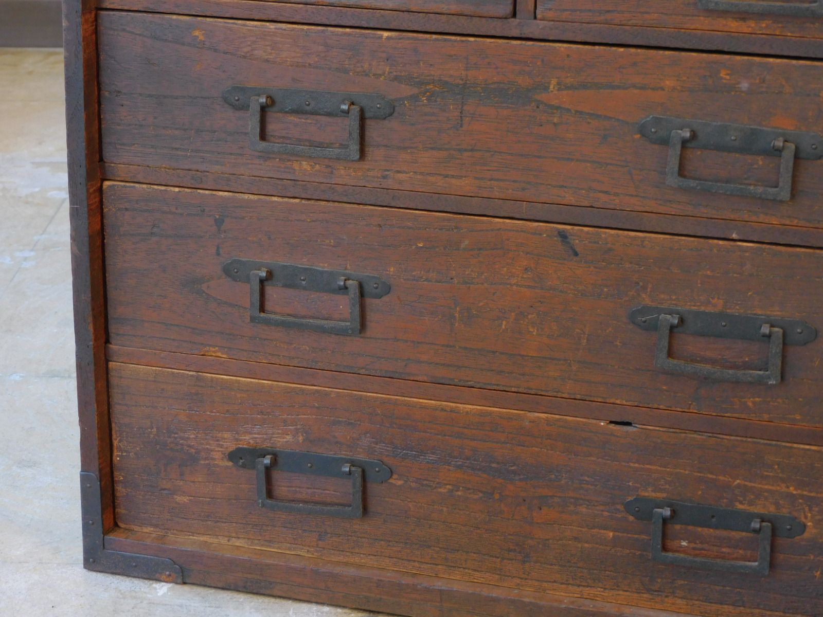 古い小ぶりな木製の引き出し7杯　タンス　チェスト　古家具 古民芸 角手の小引出し 7杯 HK-a-05690 / 無垢材 レターケース 抽斗