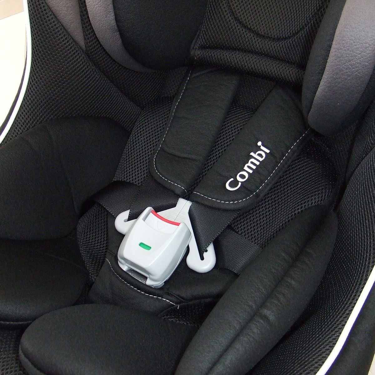  チャイルドシート コンビ ミニマグランデ エッグショック UF combi 新生児から4歳 軽量 A 車用チャイルドシート チャイルドシート