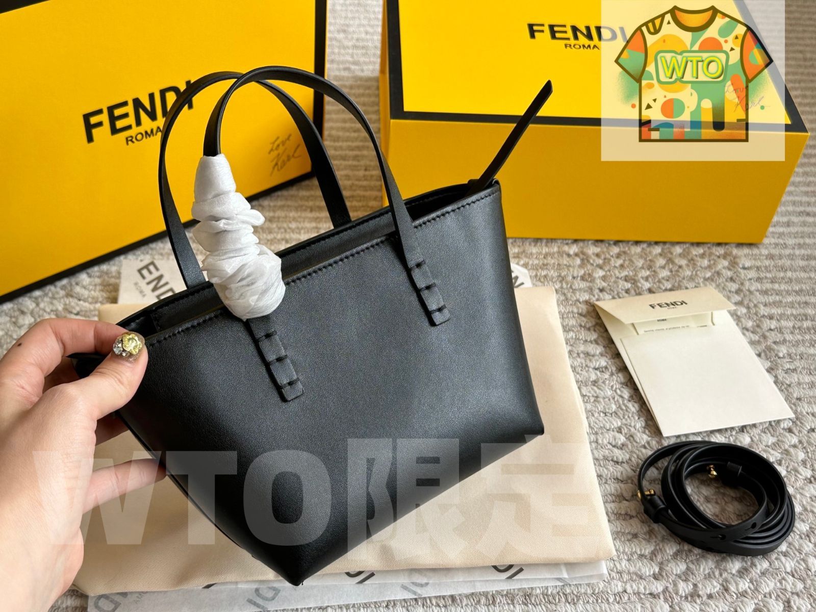 今日特価】Fendi フェンディ ミニモンスター クレセントトートバッグ