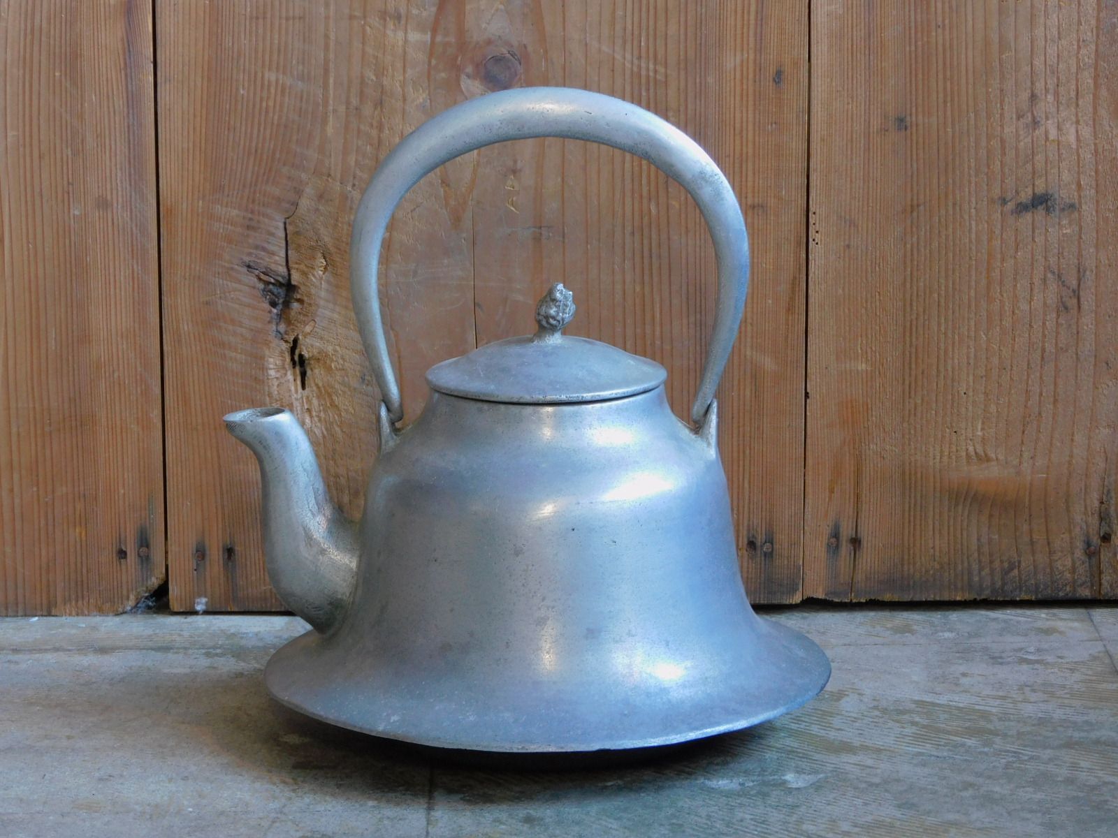 ジュラルミンの湯沸かし 羽広形 HK-a-05696 湯沸し アンティーク ケトル 鉄瓶 薬缶 日本軍 民芸