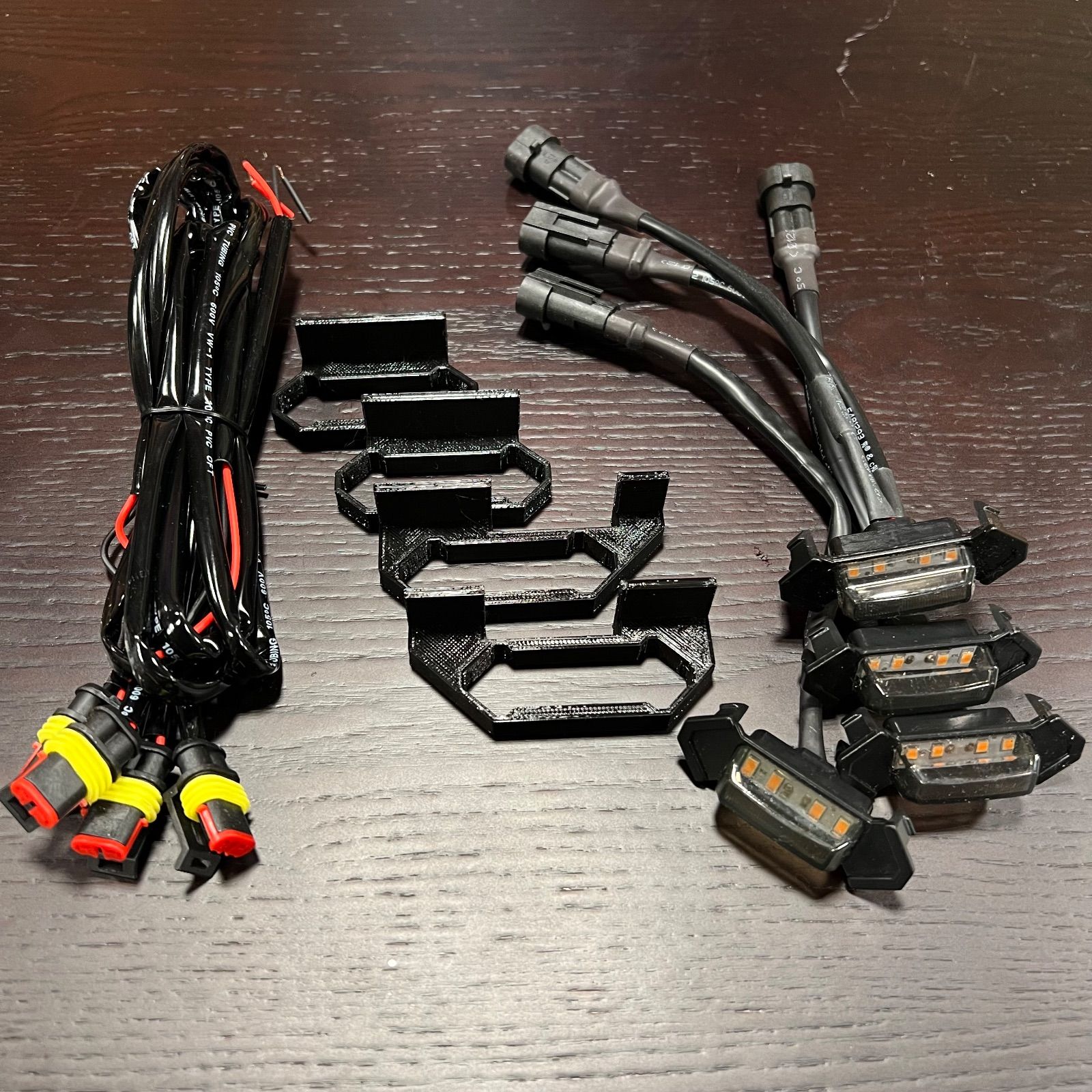 SKT製ハイラックスサーフ215後期専用グリルマーカー - メルカリ
