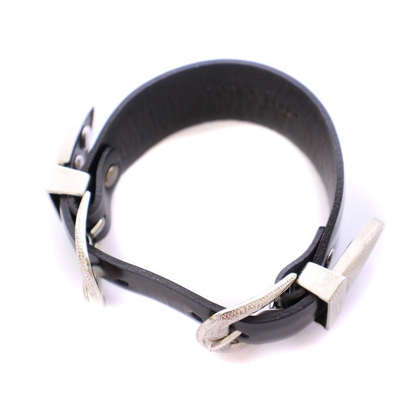 トーガ プルラ TOGA PULLA コンチョレザーバングル メタルパーツ バイ