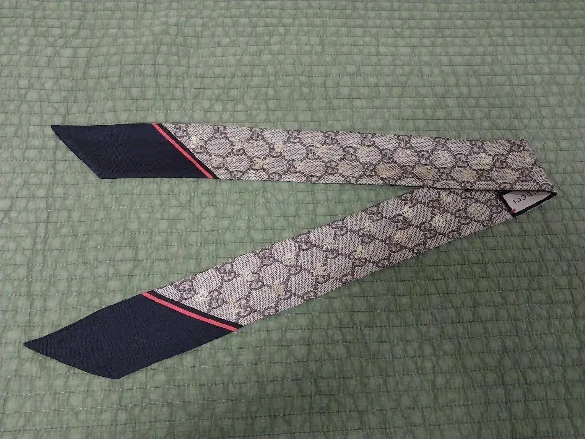 グッチ ツイリー ネックボー バンド