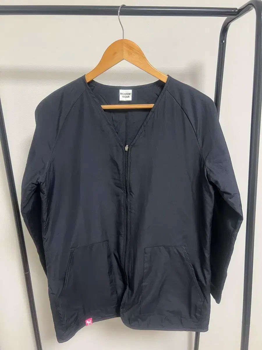 MOAナンウェア ブラック ジップアップ ショート ジャケット 460