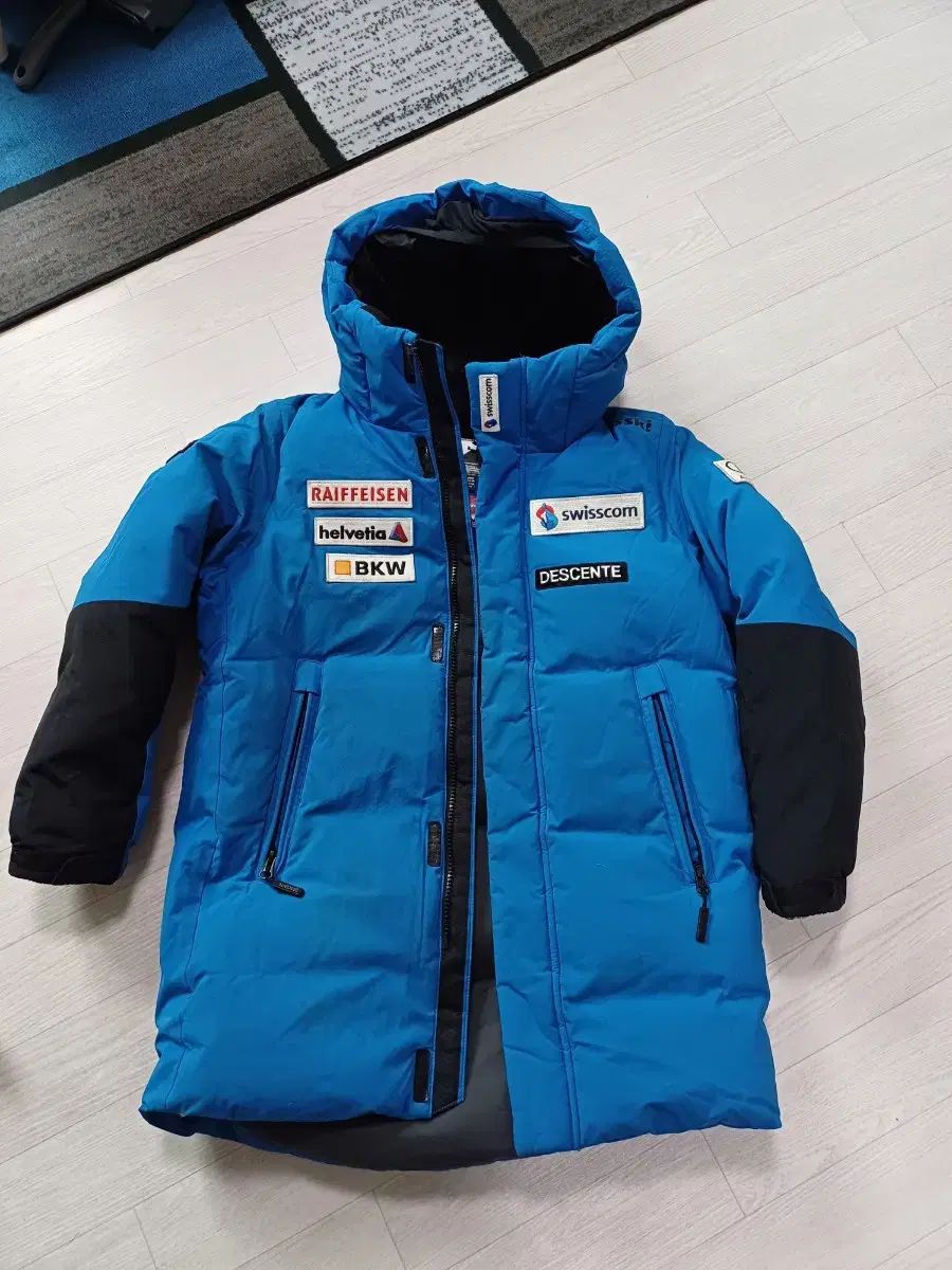 デサント キッズ スイス スキーチーム ロングダウンジャケット