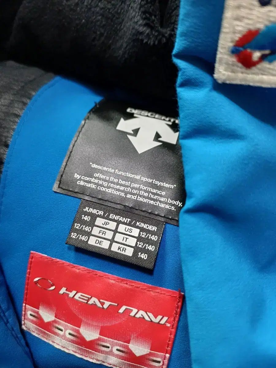 デサント キッズ スイス スキーチーム ロングダウンジャケット