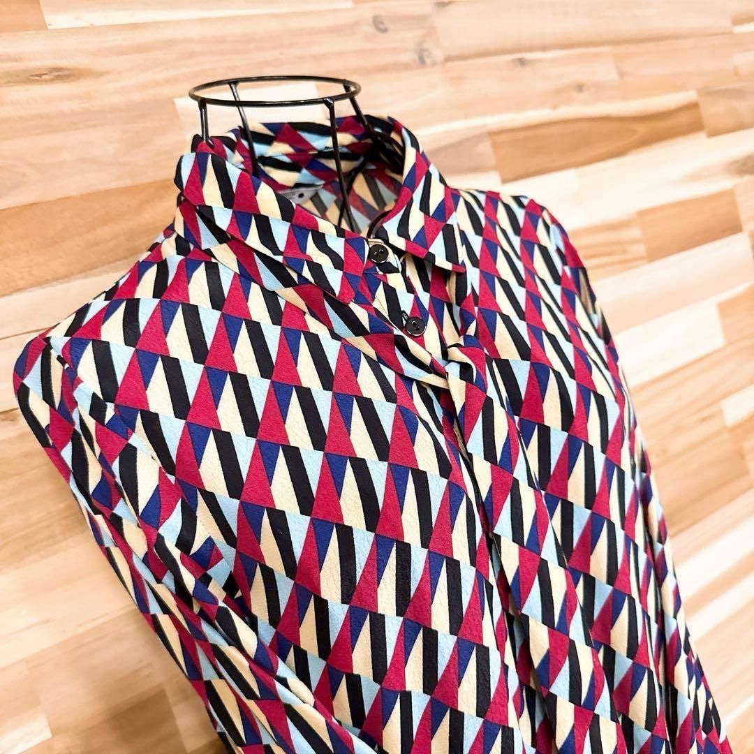 タイ付き ジオメトリック