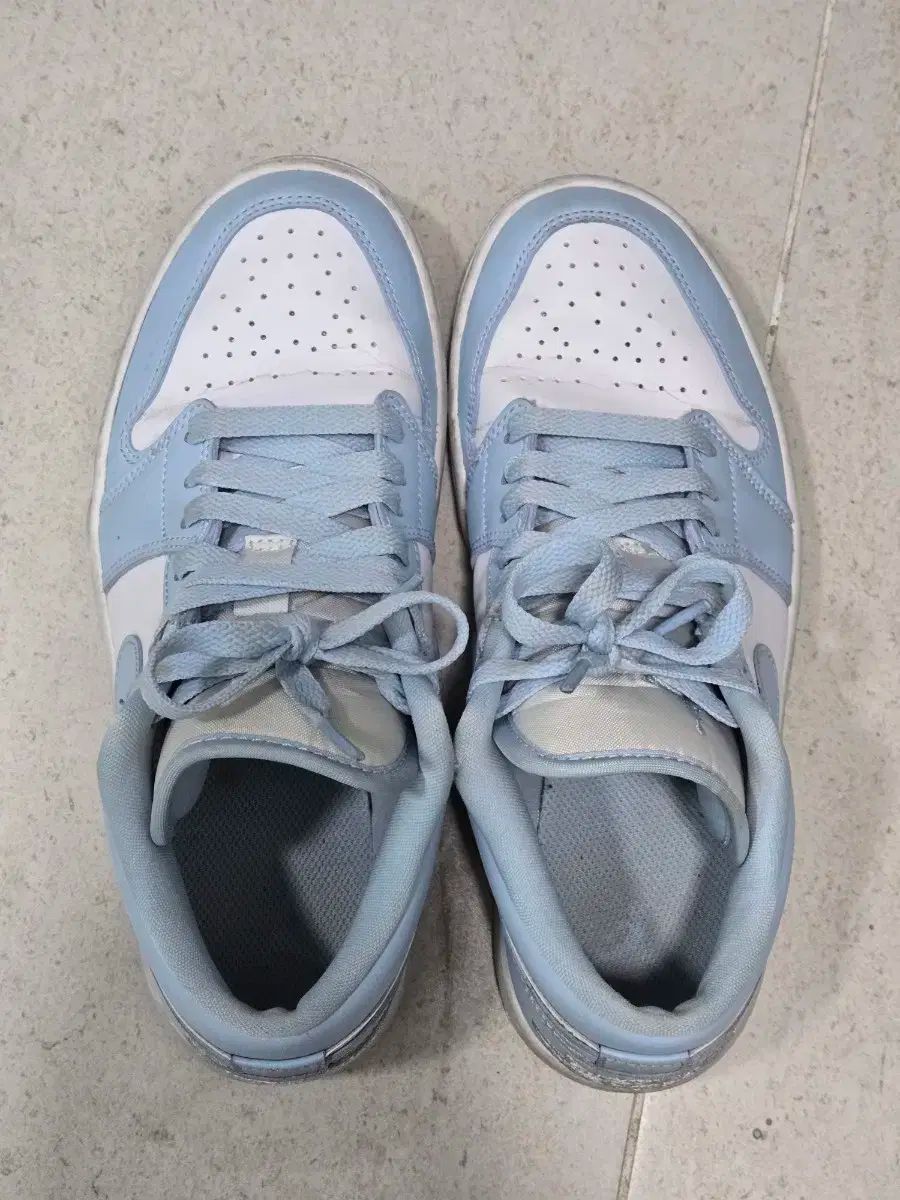 W ジョーダン 1 ロー 白 アイス ブルー 240