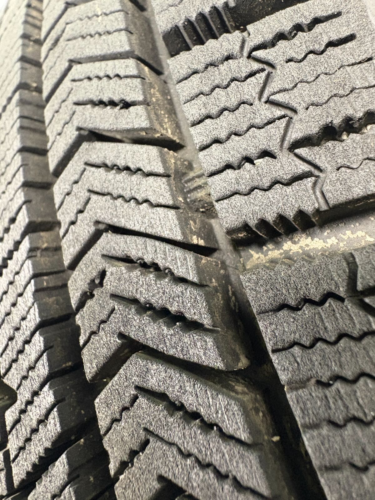 バリ溝 245/40R19 ブリヂストン　スタッドレス　2本セット　VRX 楽天市場】vrx 245/40 19の通販