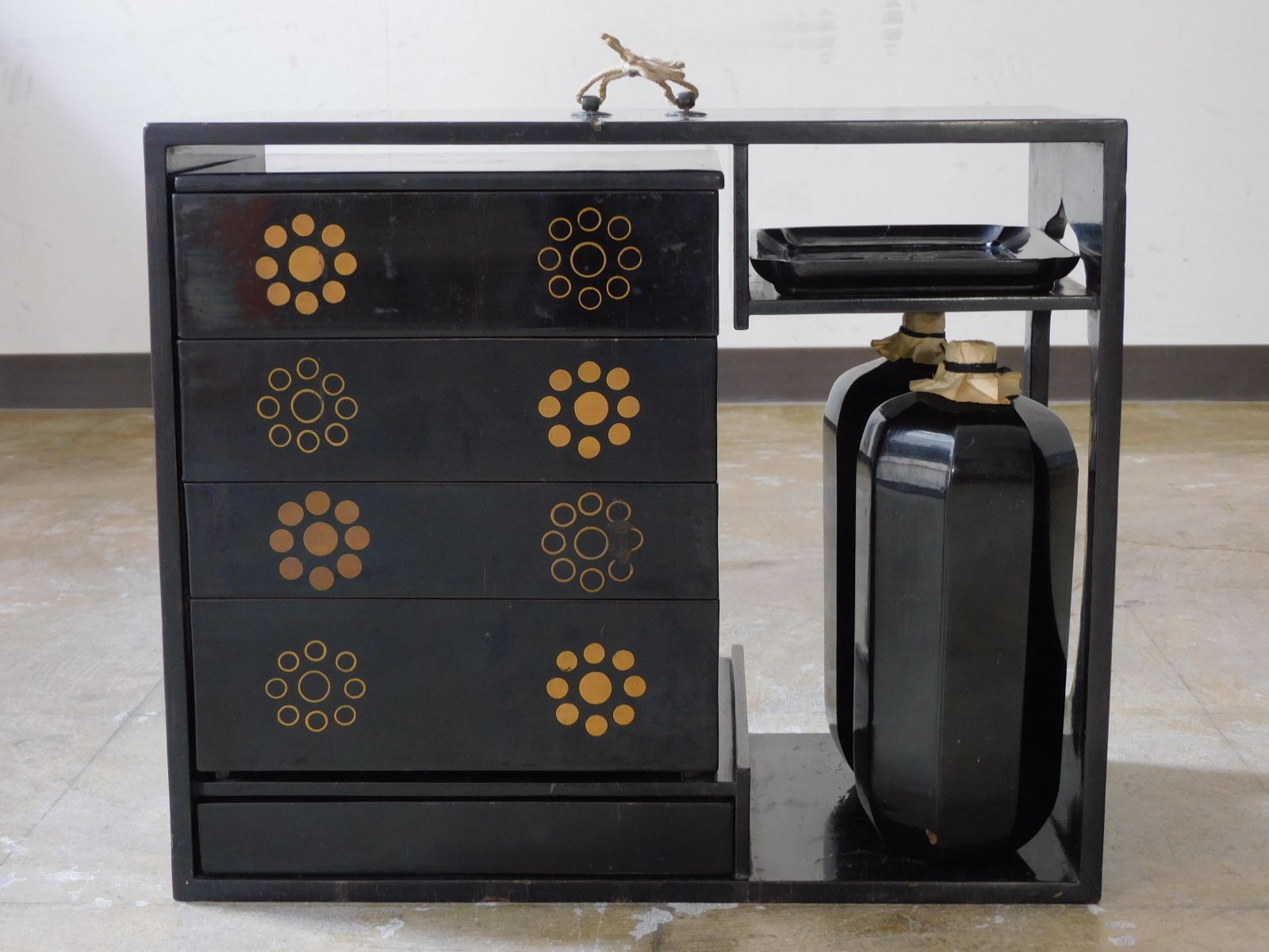 時代漆器 九曜紋 花見重 HK a 05701 伊達家 伊達政宗 重箱 懐石道具 本漆 茶懐石 テーブルウェア