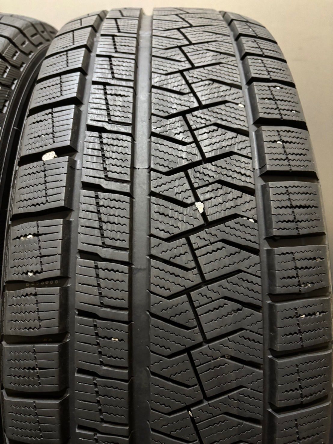 225 60 R 17 PIRELLI ICE PLUS 21年製 スタッドレス 4本 アルファード ヴェルファイア XV 南4 K 725