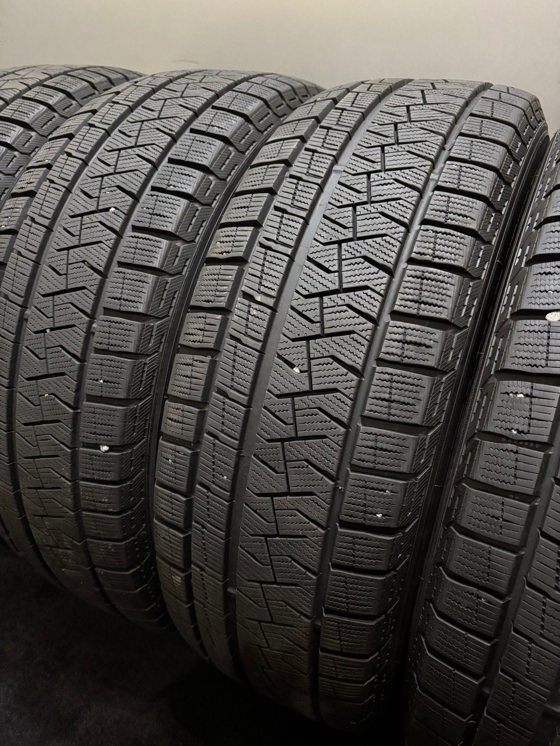 225 60 R 17 PIRELLI ICE PLUS 21年製 スタッドレス 4本 アルファード ヴェルファイア XV 南4 K 725
