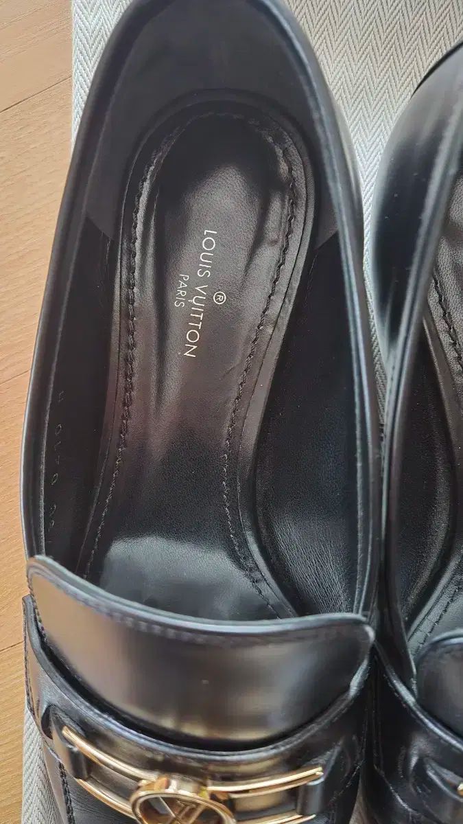 フラット ローファー