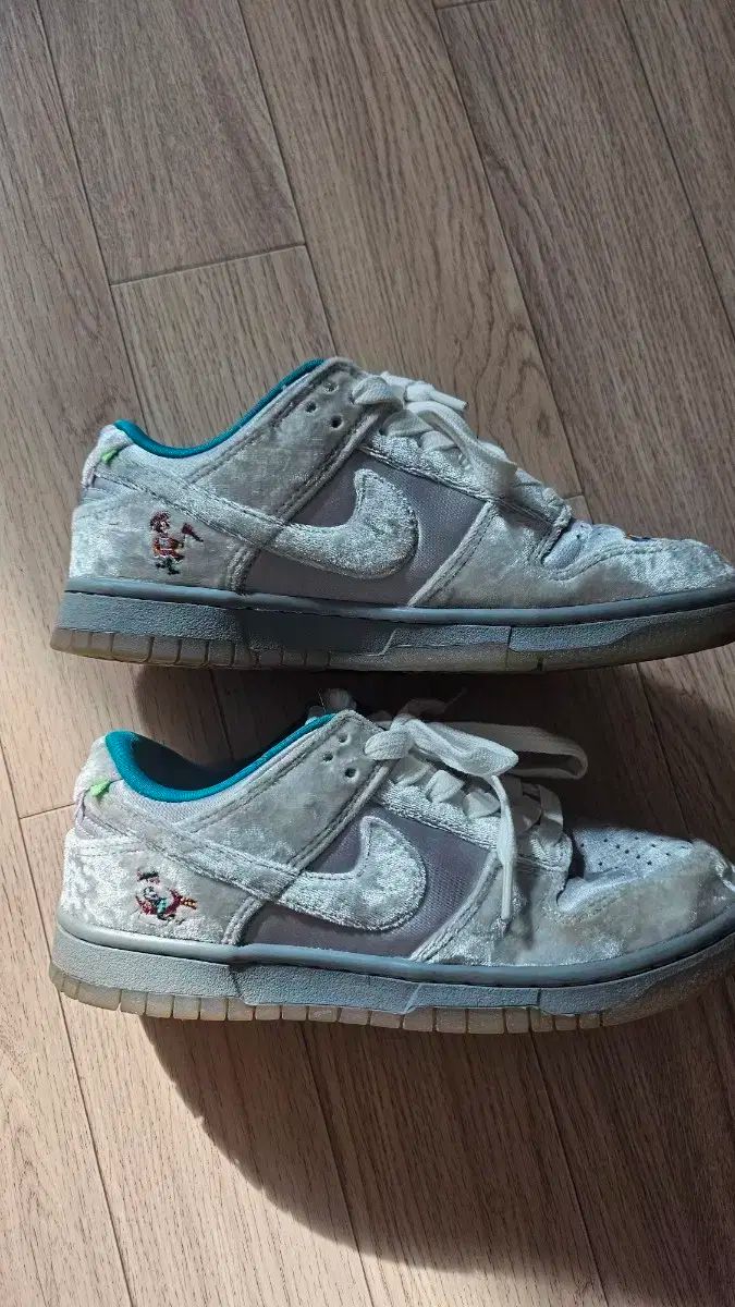 ナイキ ダンク ロー ツアーベルベット ファー 靴