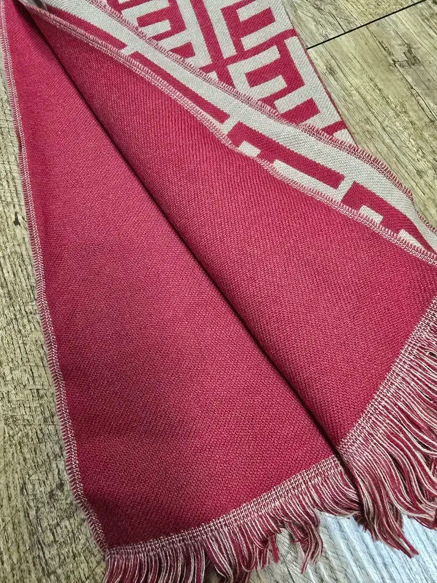  イタリア フェンディ ウール スカーフ マフラー 店舗にて100万円台 マフラー 小物