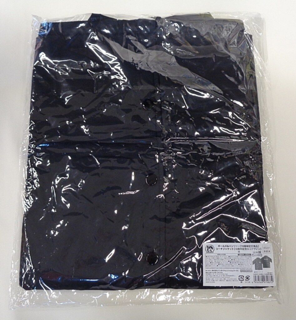 バンダイナムコフィルムワークス ガールズ パンツァー 10周年記念商品 コーチジャケット 10周年記念ロゴデザイン ブラック Mサイズ 黒M