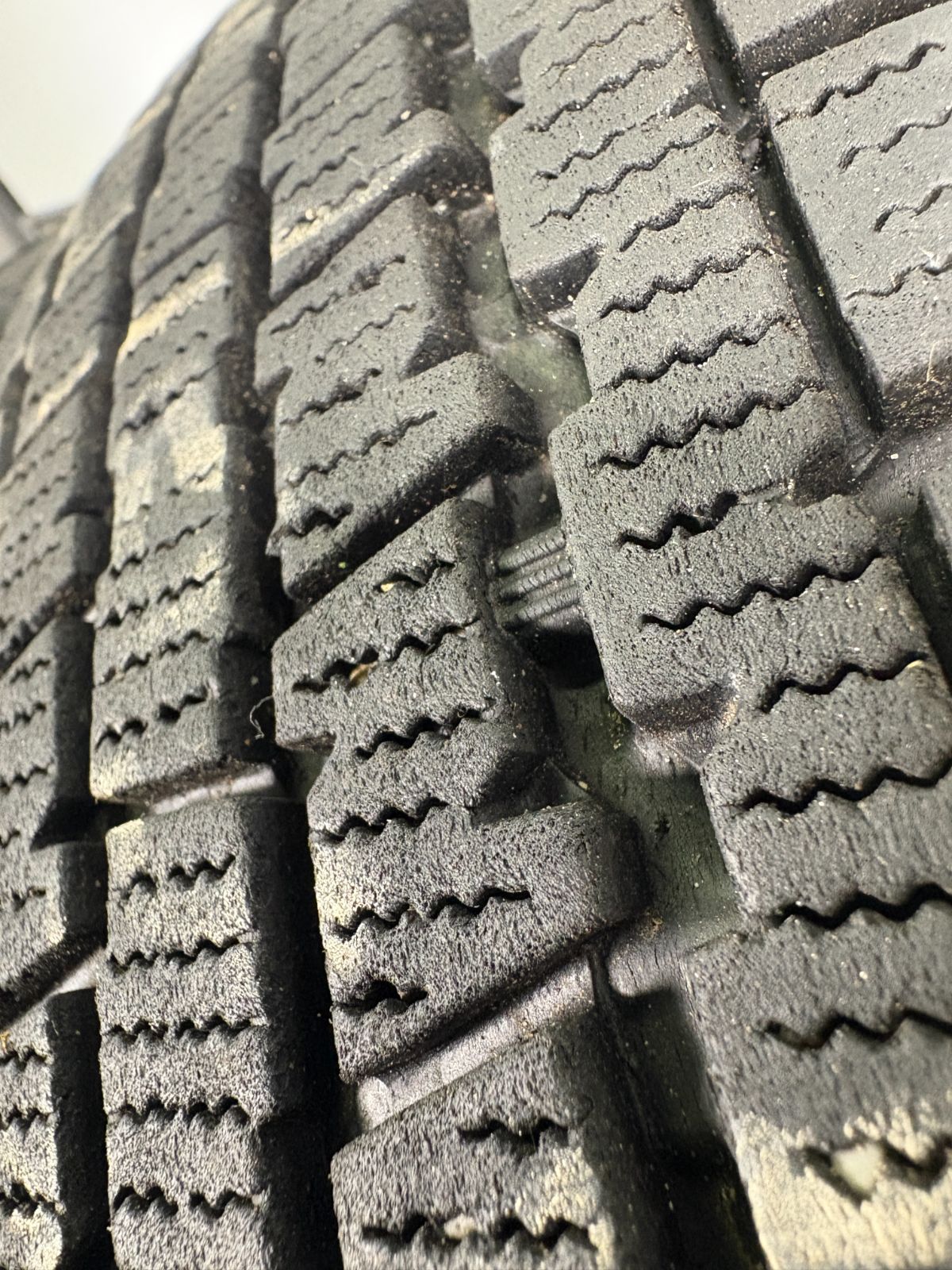 タイヤ スタッドレス