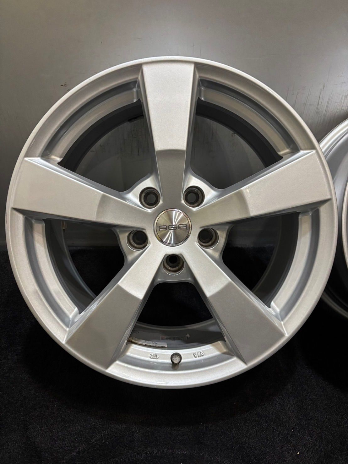 AGA 17インチ 7 5 J 30 112 H アルミホイール 4本 BMW 3シリーズ アウディ A 4 1 K 728