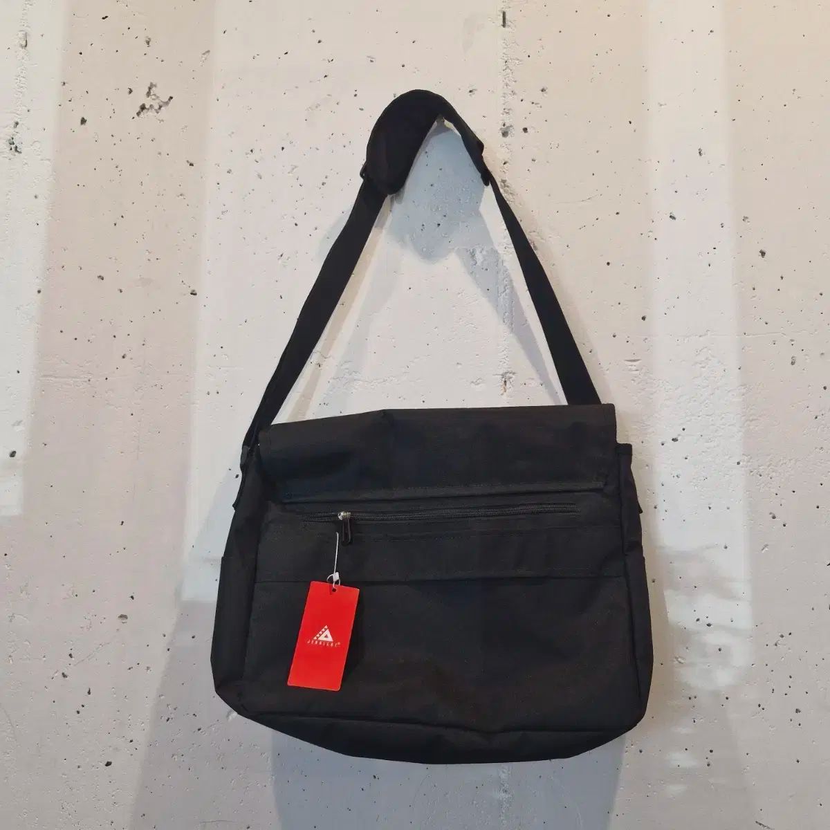 ブラック メッセンジャーバッグ クロスバック 新品 PRADA プラダ