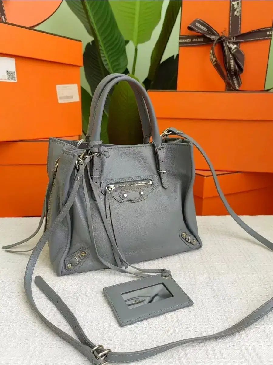 バレンシアガ シティバッグ グレー ミラー含む - メルカリ