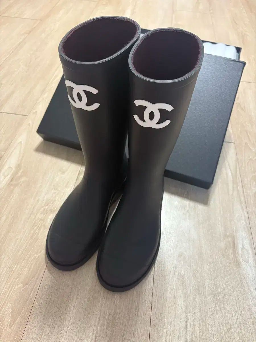 シャネル ブラック レインブーツ 長靴 37 240 - メルカリ