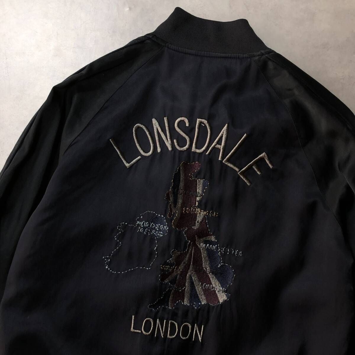 GQ4100 LONSDALE MENS BIGI ヴィンテージアーカイブス サテンスカジャン SS 黒 濃紺 ユニオンジャック