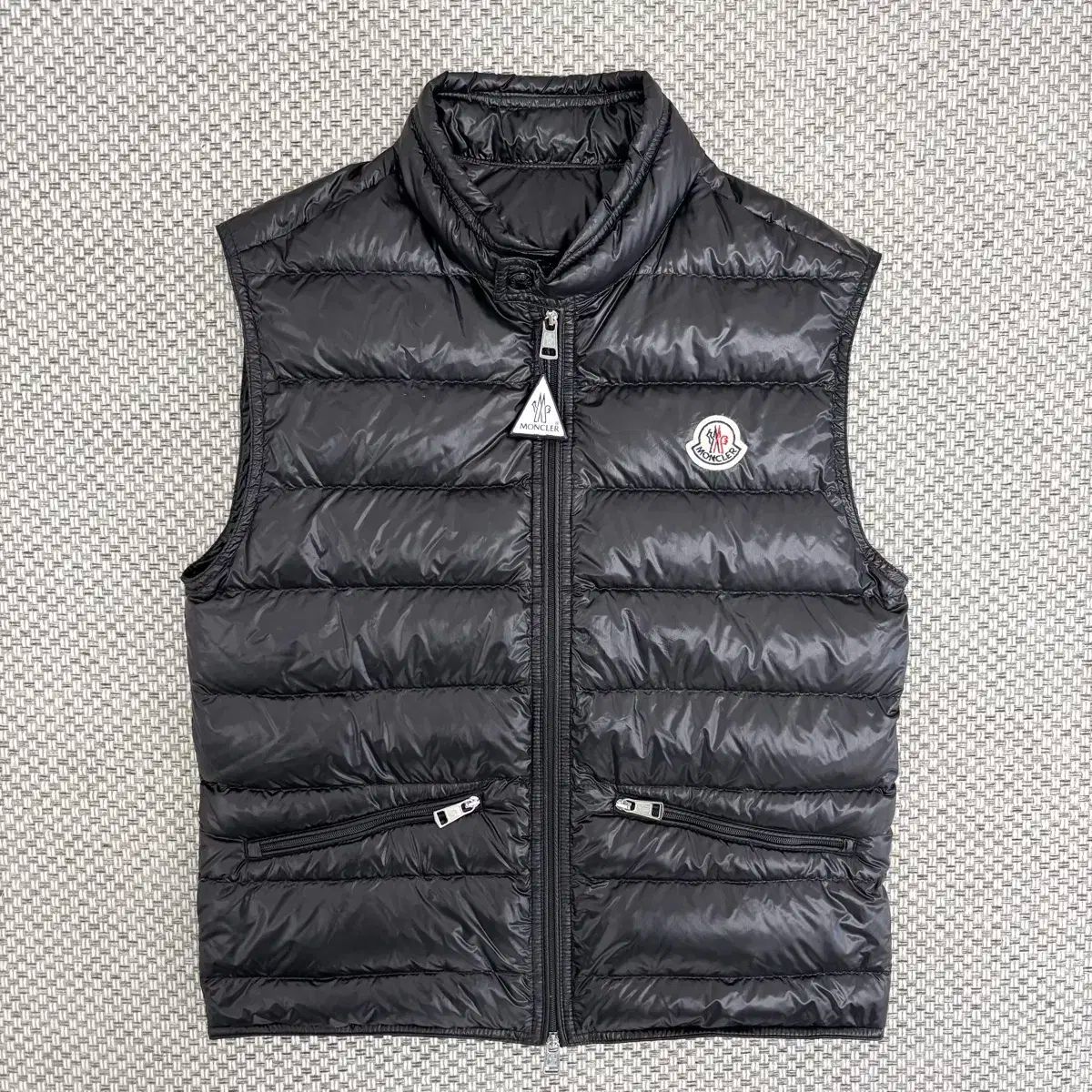 0 モンクレール GU ダウンベスト