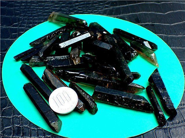 チベット産天然モリオン(黒水晶）原石B88C3/28C13B - メルカリ