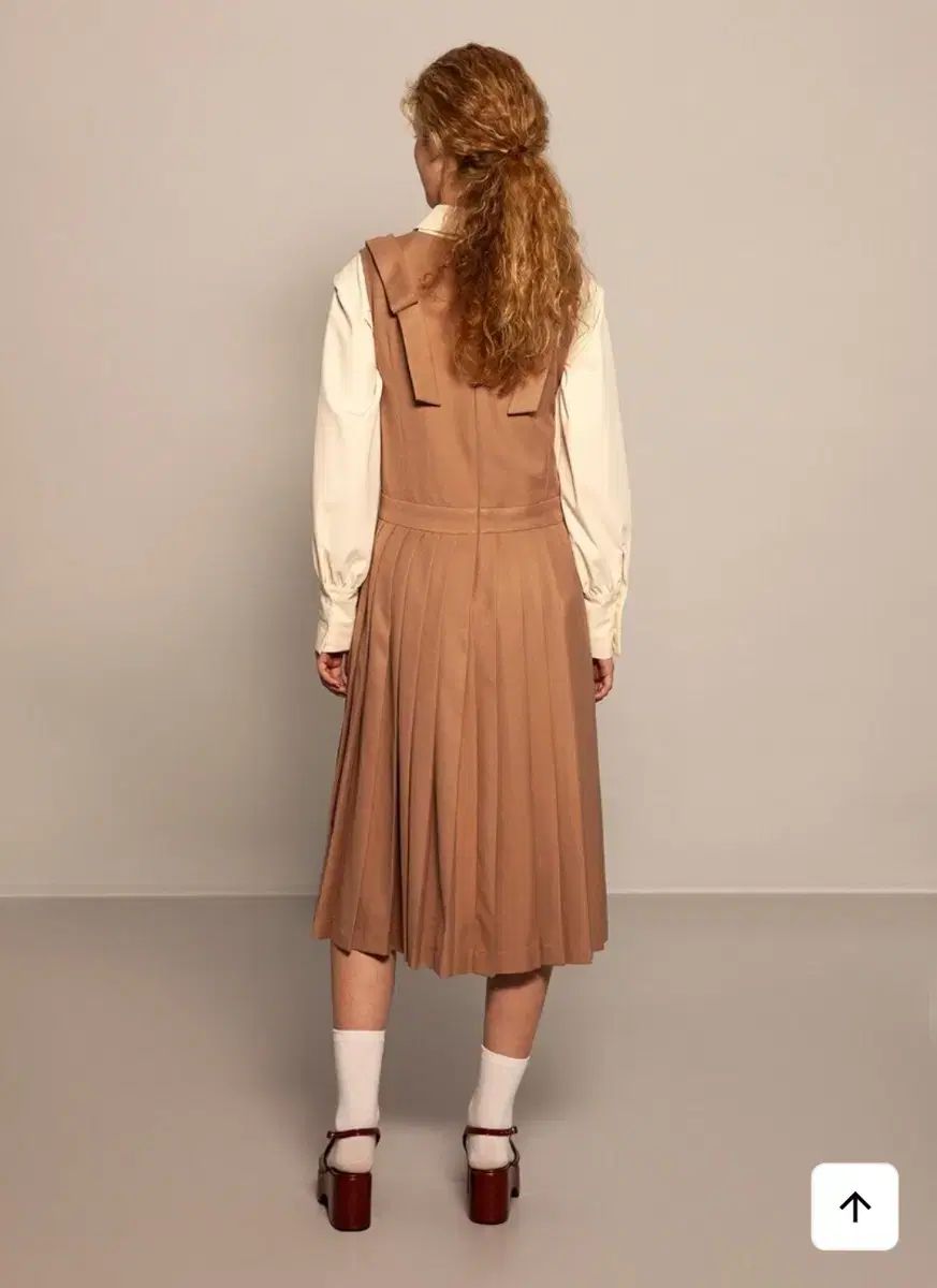 イ ナウン着用 ムーンリー ONE PIECE 価格30万円台