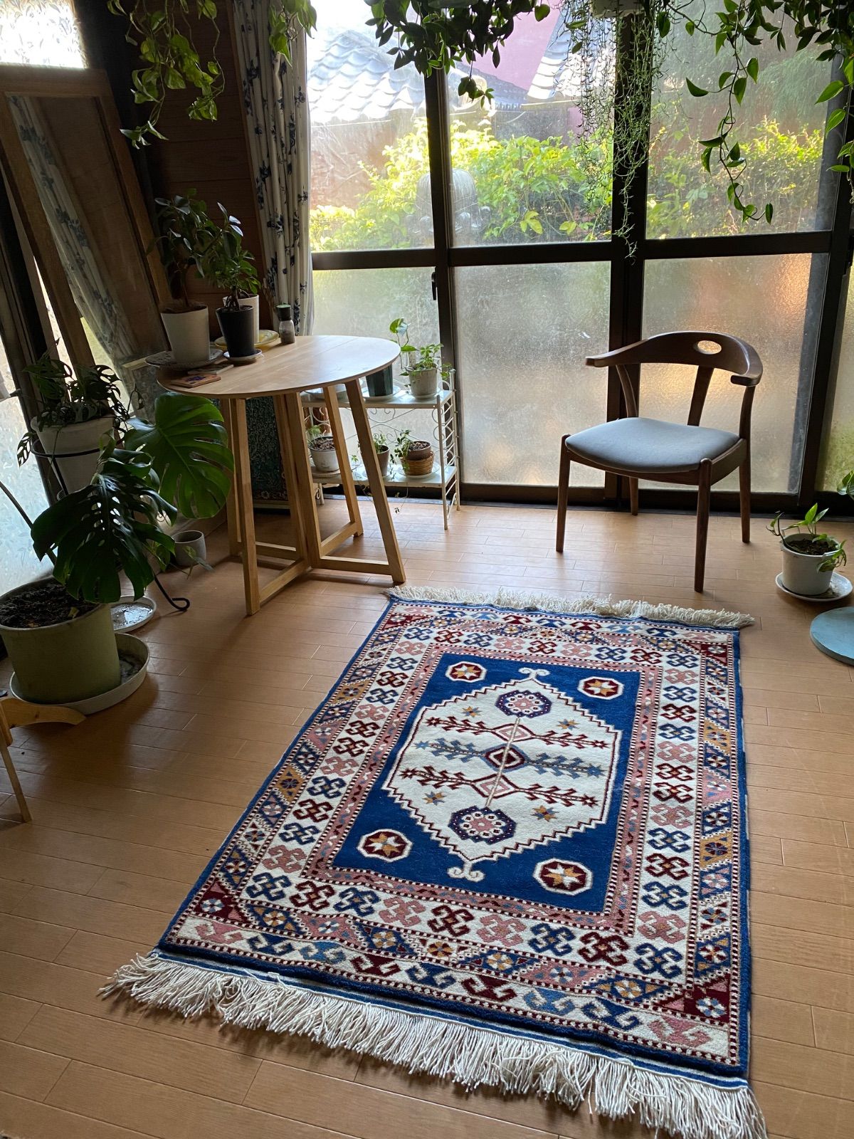 正統派トルコ手織り絨毯ユントダ の絨毯 厚みのあるふわふわ踏み心地抜群の絨毯 現地 だけの価格 なシュメル工房製 み