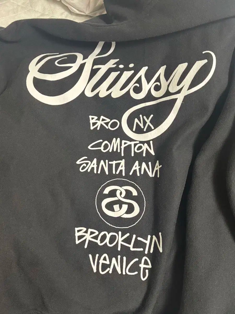 STU WORLD TOUR ブラック ジップアップパーカー s