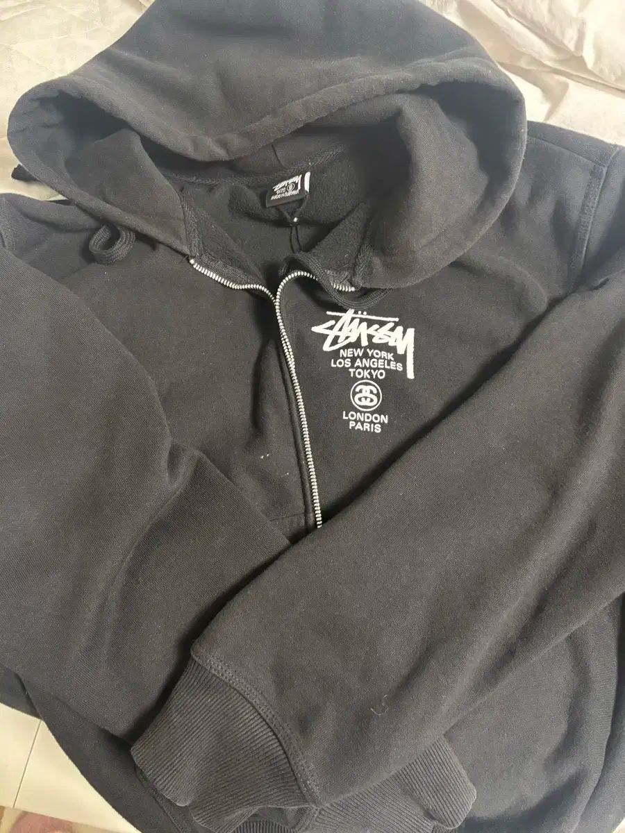 STU WORLD TOUR ブラック ジップアップパーカー s