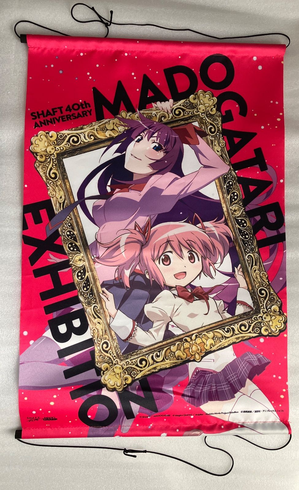 e➕MADOGATARI展➕　戦場ヶ原ひたぎ　&　鹿目まどか　タペストリー　| 物語シリーズ　魔法少女まどかマギカMinor damages/stains