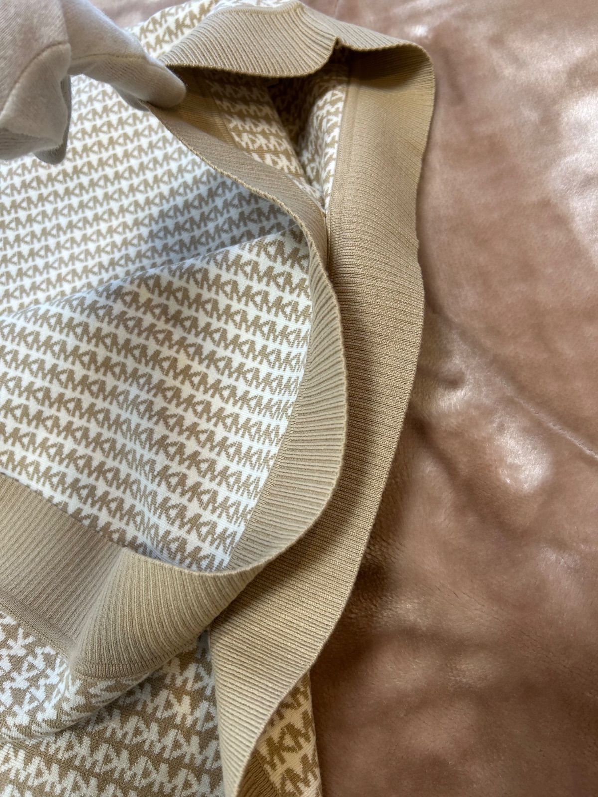 定価62,700円未使用マイケルコースMICHAEL KORSミニ MKブロックロゴ