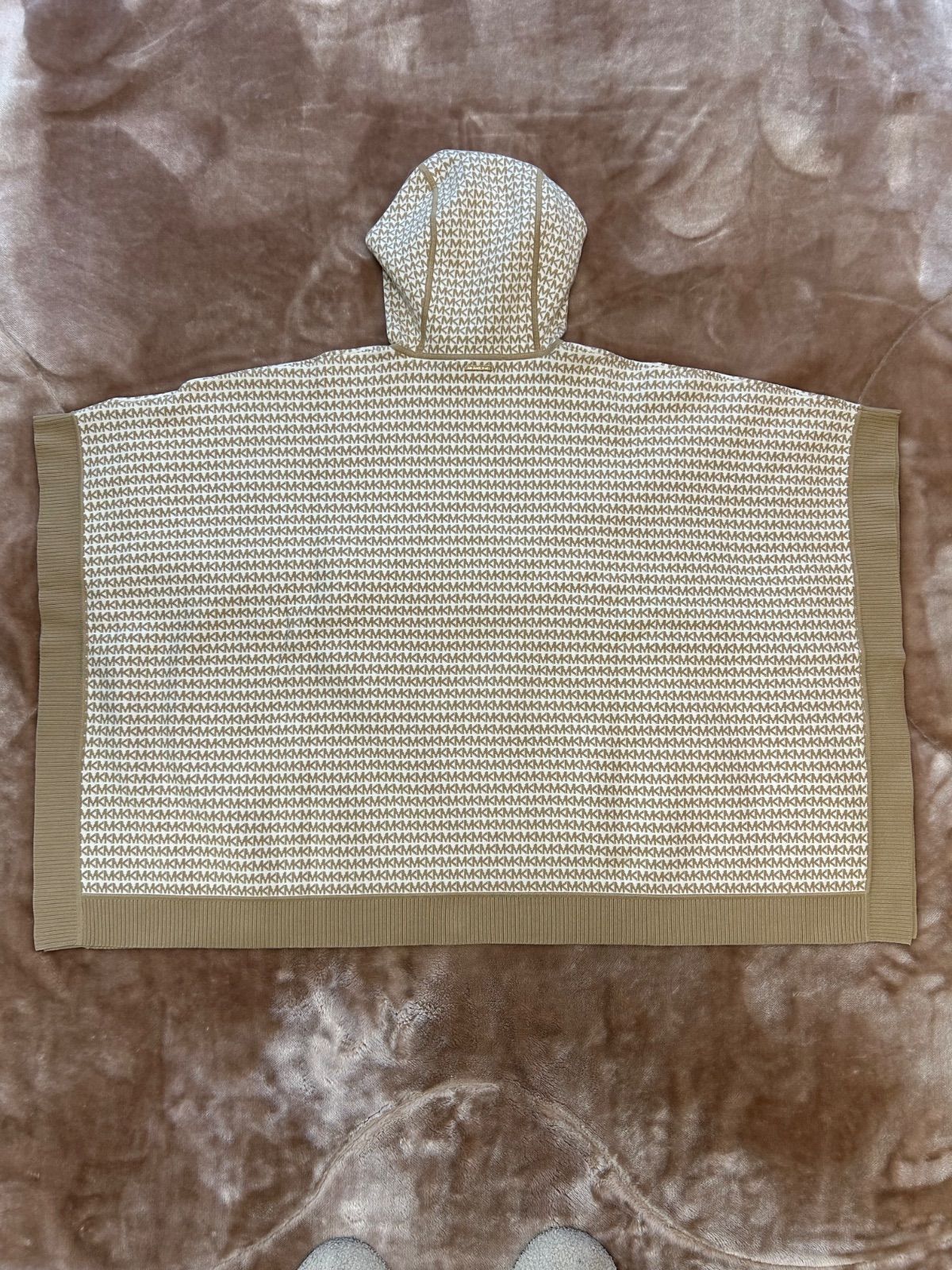 定価62,700円未使用マイケルコースMICHAEL KORSミニ MKブロックロゴ ポンチョJS360MI926オープンポンチョ ケープコート肌色系ブランドロゴS/M製品タグ中国製レディースlady's LADYS女性用婦人ウィメンズwomen’s 定価62,700円未使用マイケルコースMICHAEL KORSミニ MKブロックロゴ