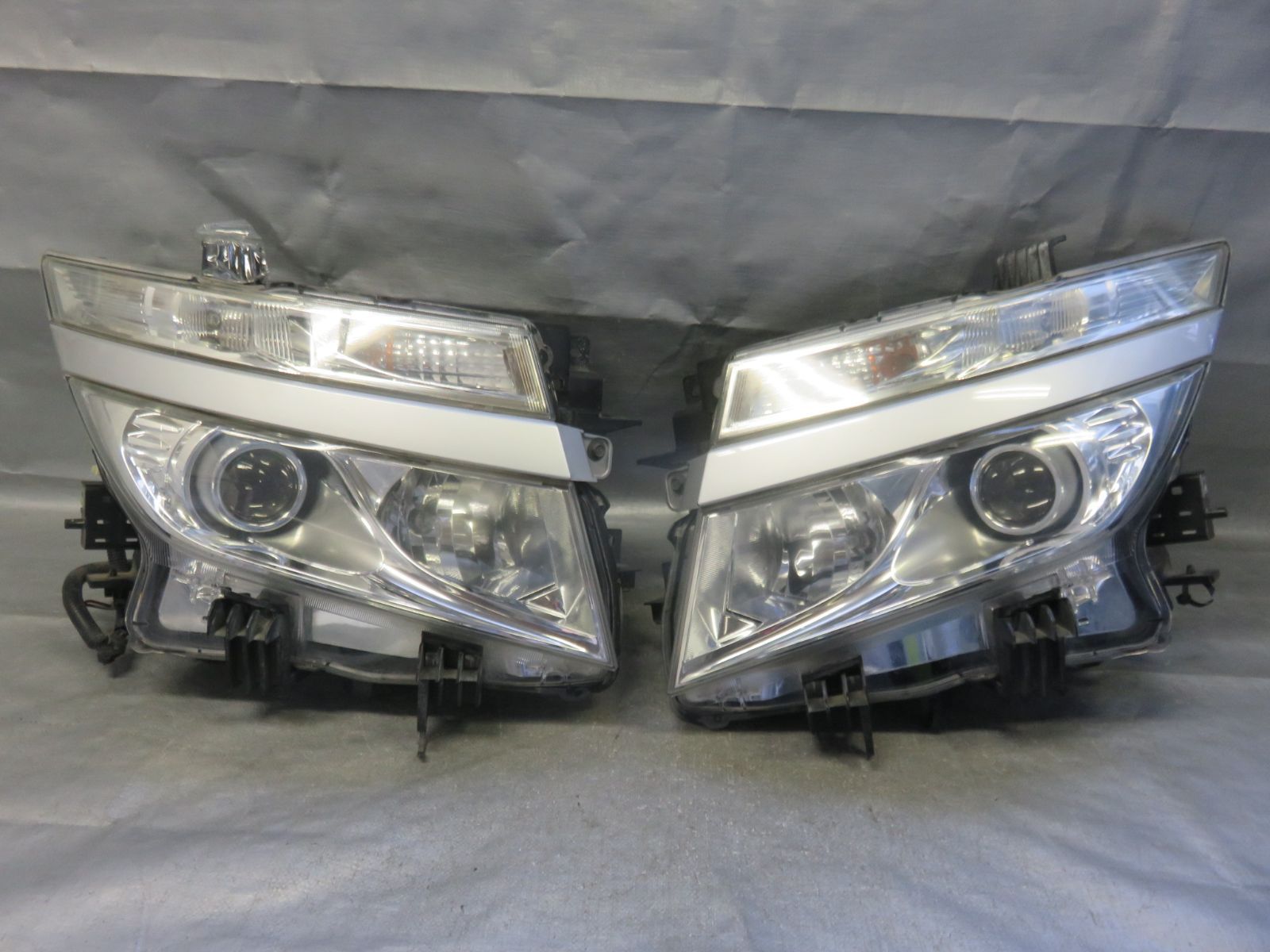 ☆STD7905/点灯OK 日産 エルグランド TE52 PE52 E52 純正 ヘッドライト